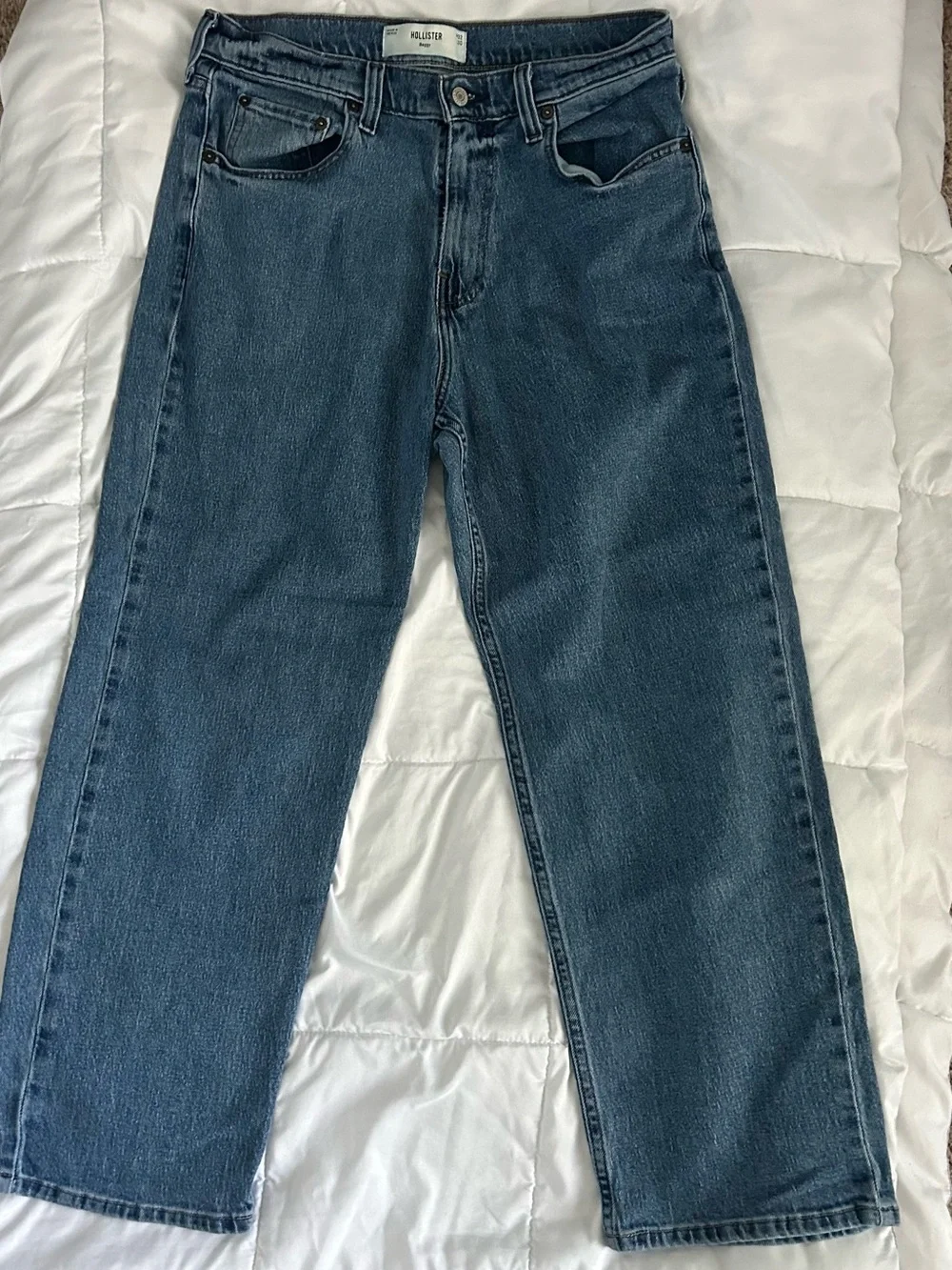Hollister Men's Baggy Jeans in Medium Blue Denim